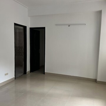 Room in 3 BHK Apartment at Supertech Emerald Court, Sector 93a – for Rent