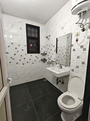 Team Area in 3 BHK Builder Floor at Ansal Time Square, Sector 43 – for Rent