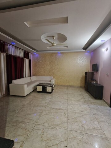 Living Room in 3 BHK Builder Floor at Ansal Time Square, Sector 43 – for Rent