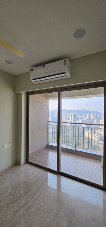 Room in 2 BHK Apartment at Kalpataru Paramount E, Kapur Bawdi – for Rent