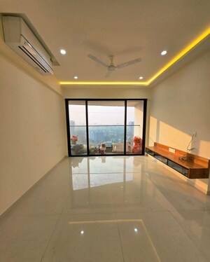 Room in 3 BHK Apartment at Kalpataru Magnus, Bandra East – for Rent