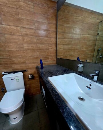 Team Area in 3 BHK Apartment at Kalpataru Magnus, Bandra East – for Rent