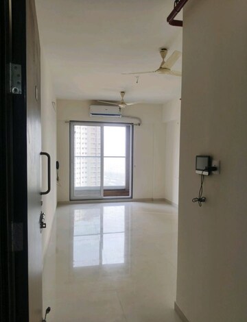 2 BHK Apartment For Rent in Ashar Axis, Majiwada