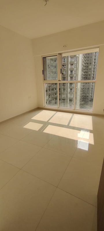 Room in 2 BHK Apartment at Lodha Amara, Kolshet Road – for Sale