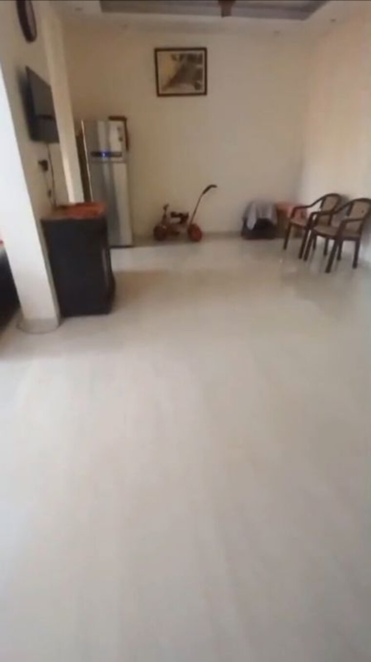 Room, sector 75 3 Bedroom 250 Sq.Yd. Builder Floor In Sector 75 Faridabad 10042893