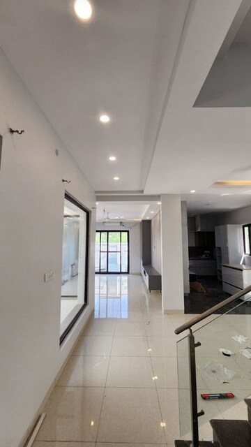 Staircase in 4 BHK Villa at Mantri Group Mantri Euphoria, Narsingi – for Rent