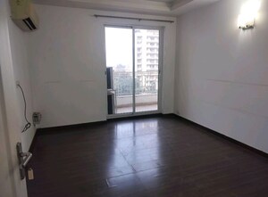 Room in 4 BHK Apartment at Bestech Park View Spa, Sector 47 – for Sale