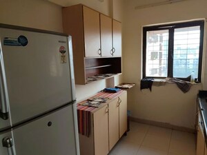 Room in 2 BHK Apartment at Royal Classic Co Op Society, Andheri West – for Rent