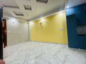 Room in 2 BHK Builder Floor at Amolik Residency, Sector 86 – for Rent