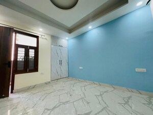 Room in 2 BHK Builder Floor at Amolik Residency, Sector 86 – for Rent