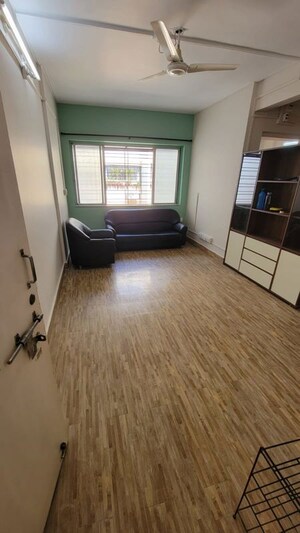 Room in 1 BHK Apartment at Dahanukar Apartments, Kothrud – for Rent