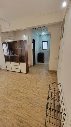 Room in 1 BHK Apartment at Dahanukar Apartments, Kothrud – for Rent
