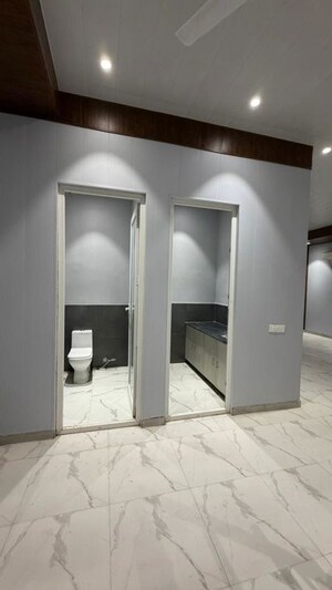 Building Lobby in 3 BHK Apartment at Ocus Quantum, Sector 51 – for Rent