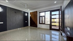 Room in 2 BHK Builder Floor at Sector 37 – for Rent