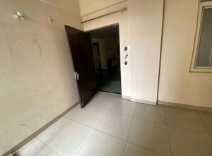 2 BHK Apartment – Entrance View at Wave Executive Floors, Wave City - for Rent