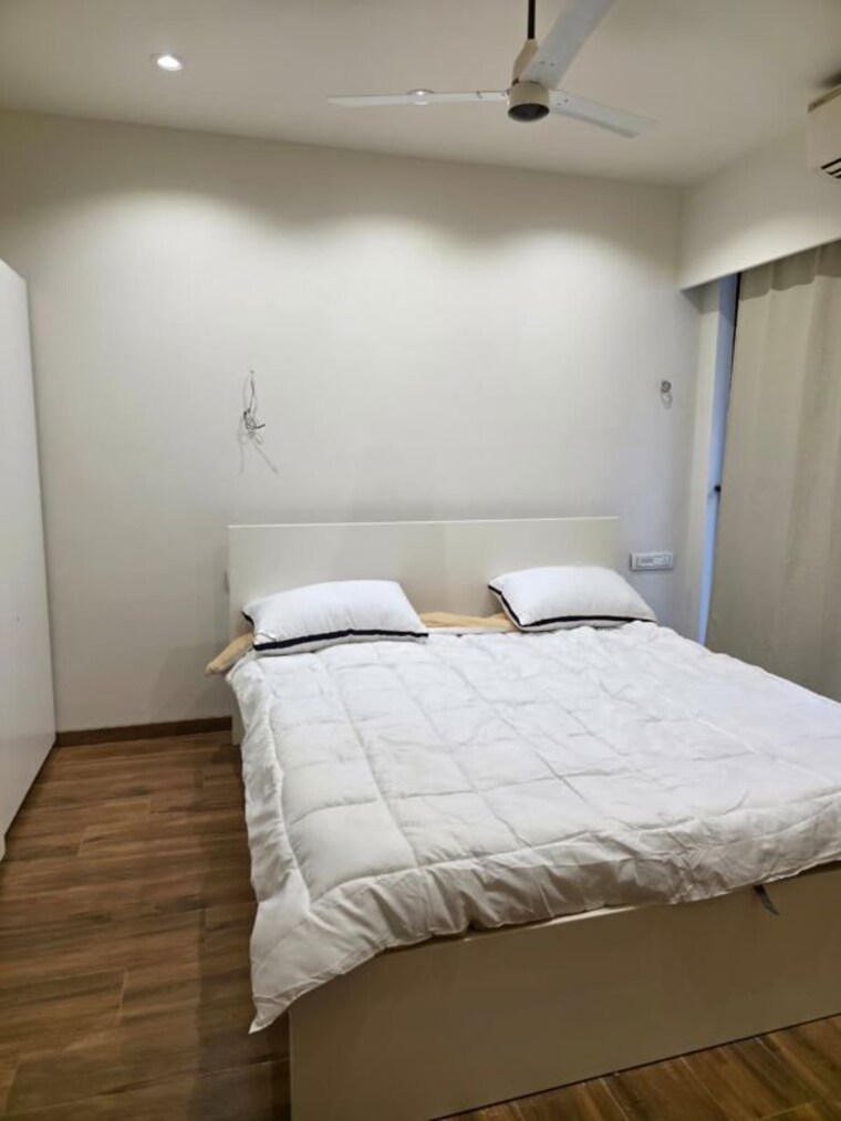 Bedroom, dosti-eastern-bay-phase-1 3 Bedroom 1050 Sq.Ft. Apartment In Wadala Mumbai 10043050