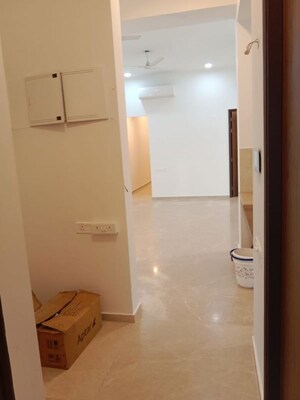 Room in 3.5 BHK Apartment at Omkar Alta Monte, Malad East – for Rent