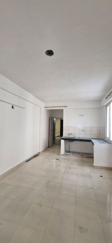 Room in 2.5 BHK Apartment at Sector 86 – for Rent