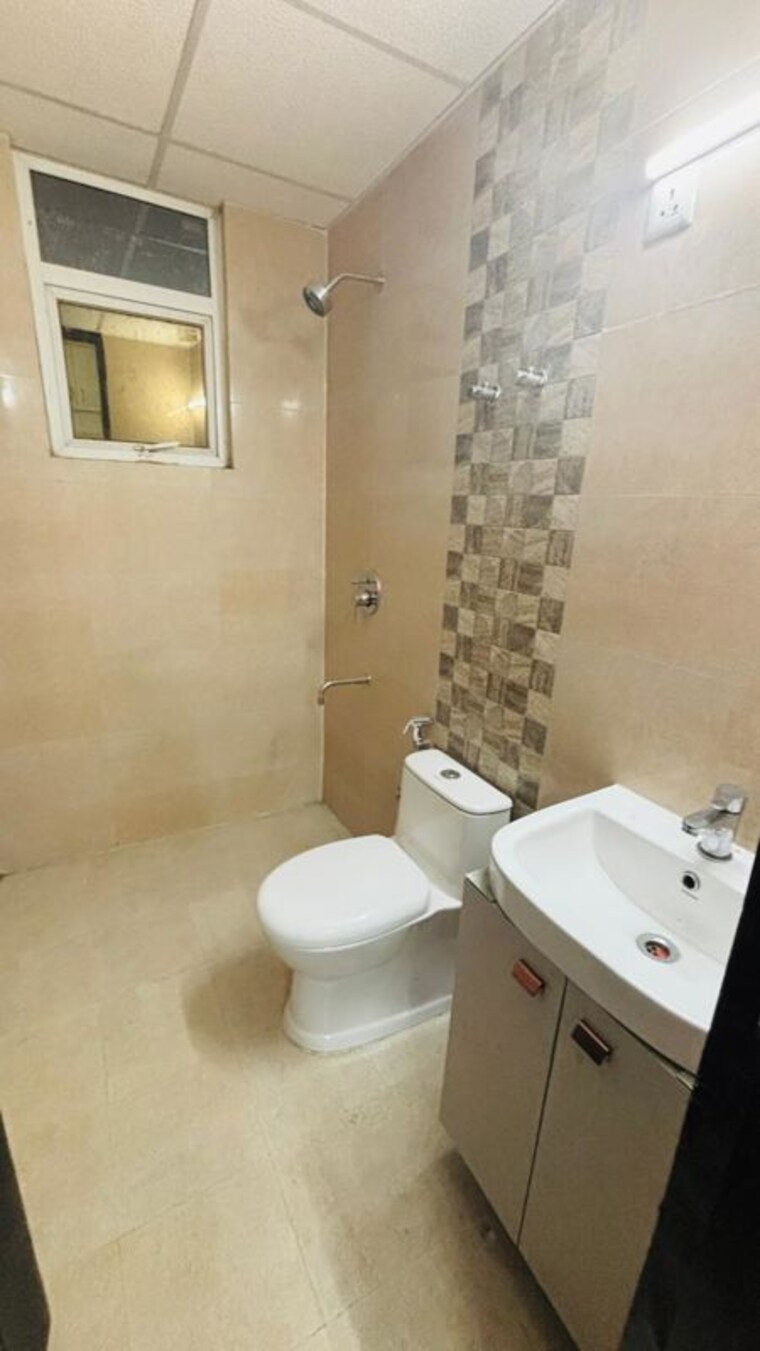 Bathroom, signature-global-park-4-and-5 3 Bedroom 1120 Sq.Ft. Builder Floor In Sohna Sector 36 Gurgaon 10043079