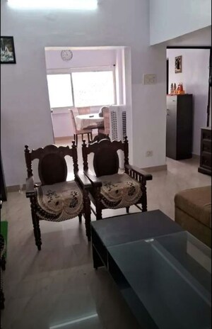 Team Area in 2 BHK Apartment at The Mall Avenue – for Rent
