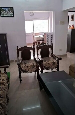 Team Area in 2 BHK Apartment at The Mall Avenue – for Rent