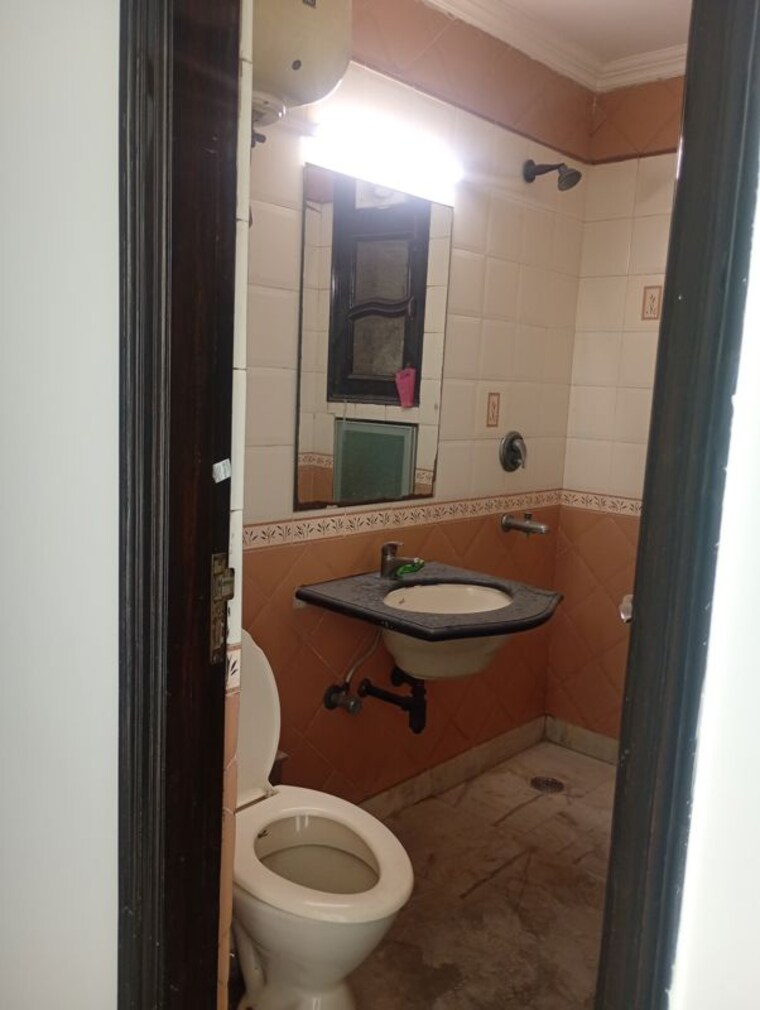 Bathroom, sector 12 dwarka 4 Bedroom 2300 Sq.Ft. Apartment In Sector 12 Dwarka Delhi 10043157
