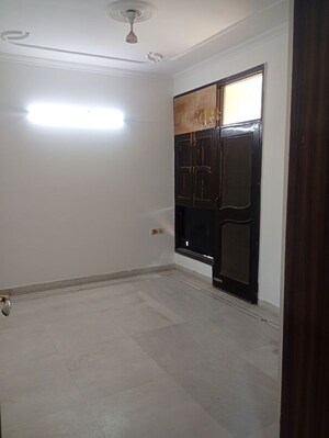 Room in 4 BHK Apartment at Sector 12 Dwarka – for Rent