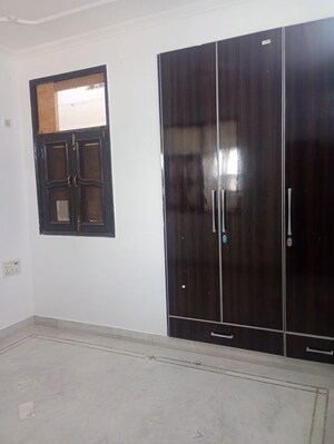 Room in 4 BHK Apartment at Sector 12 Dwarka – for Rent