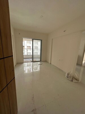 Room in 3 BHK Apartment at Sukhwani Coloronic, Ravet – for Rent