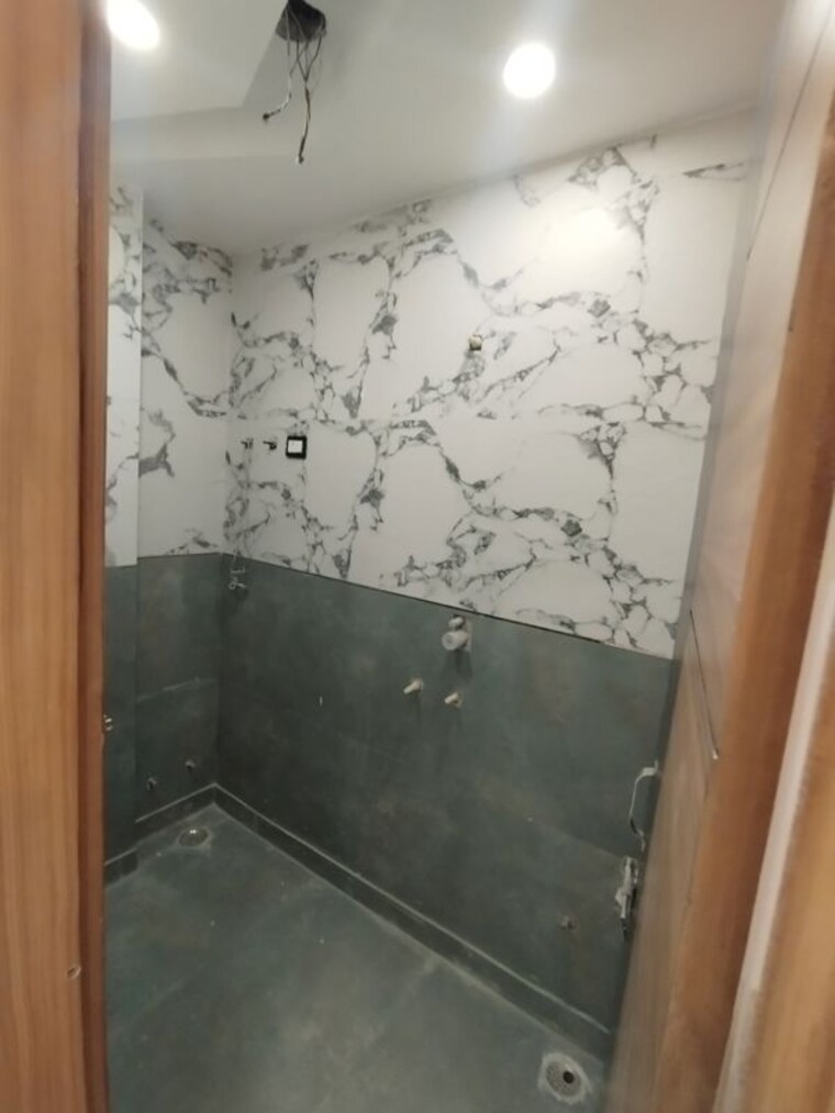 undefined, uttam nagar 3 Bedroom 100 Sq.Yd. Builder Floor In Uttam Nagar Delhi 10043176
