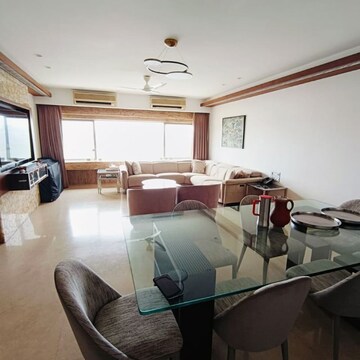 Team Area in 4 BHK Apartment at Walkeshwar – for Sale