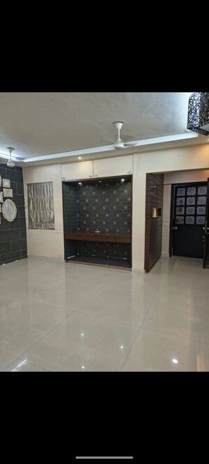 Room in 2 BHK Apartment at Dosti Vihar, Samata Nagar – for Rent