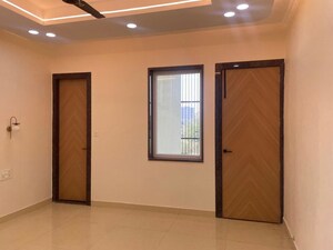 Room in 3.5 BHK Builder Floor at Godrej Woods, Sector 43 – for Rent