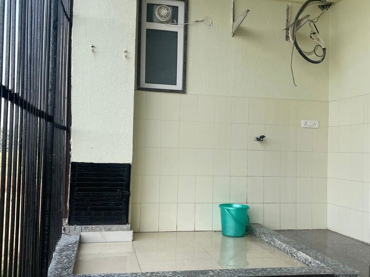 Bathroom, godrej-woods 3.5 Bedroom 3300 Sq.Ft. Builder Floor In Sector 43 Noida 10043255