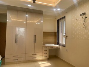 Room in 3.5 BHK Builder Floor at Godrej Woods, Sector 43 – for Rent