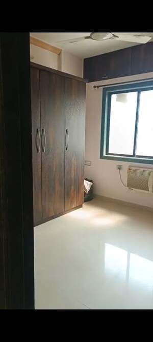 Room in 2 BHK Apartment at Yashraj Park CHS, Kasarvadavali – for Rent