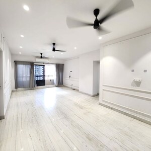 Room in 2 BHK Apartment at Mittal Phoenix Towers, Lower Parel – for Rent
