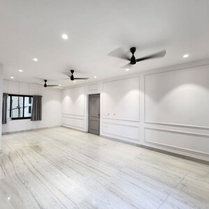 Room in 2 BHK Apartment at Mittal Phoenix Towers, Lower Parel – for Rent