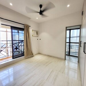 Room in 2 BHK Apartment at Mittal Phoenix Towers, Lower Parel – for Rent