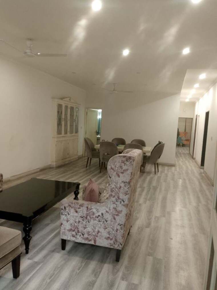 Bedroom, greater kailash i 2.5 Bedroom 200 Sq.Yd. Builder Floor In Greater Kailash I Delhi 10043416