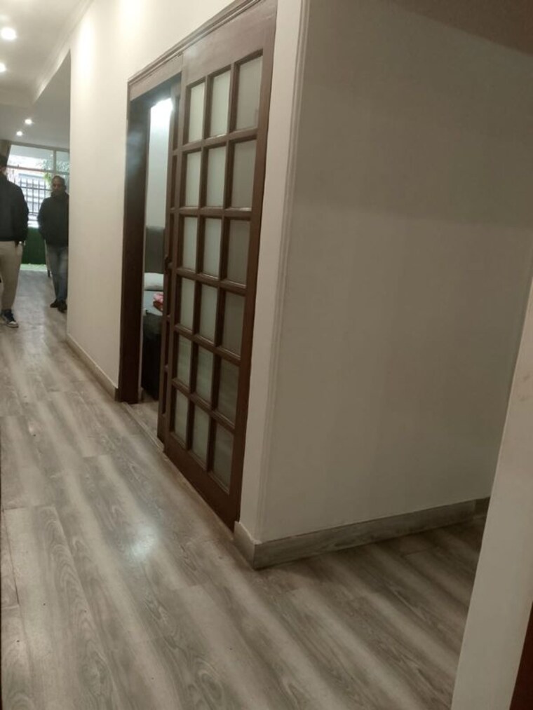 Room, greater kailash i 2.5 Bedroom 200 Sq.Yd. Builder Floor In Greater Kailash I Delhi 10043416