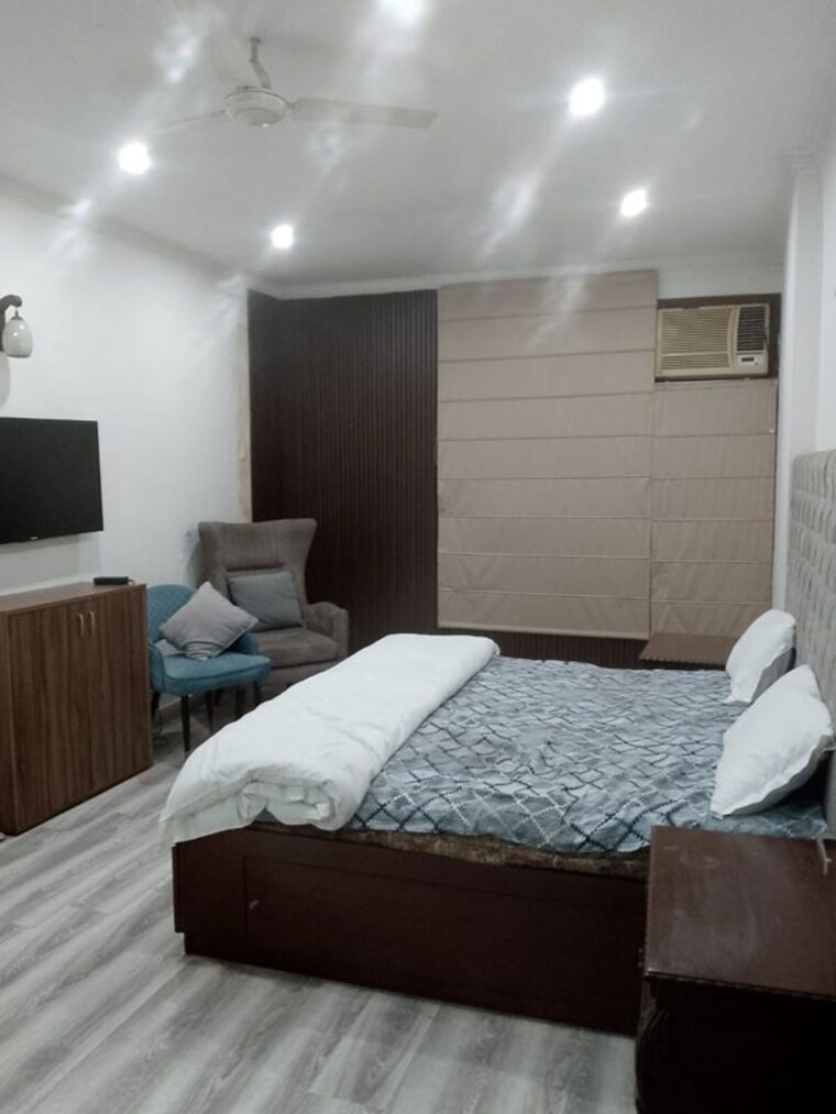 Bedroom, greater kailash i 2.5 Bedroom 200 Sq.Yd. Builder Floor In Greater Kailash I Delhi 10043416