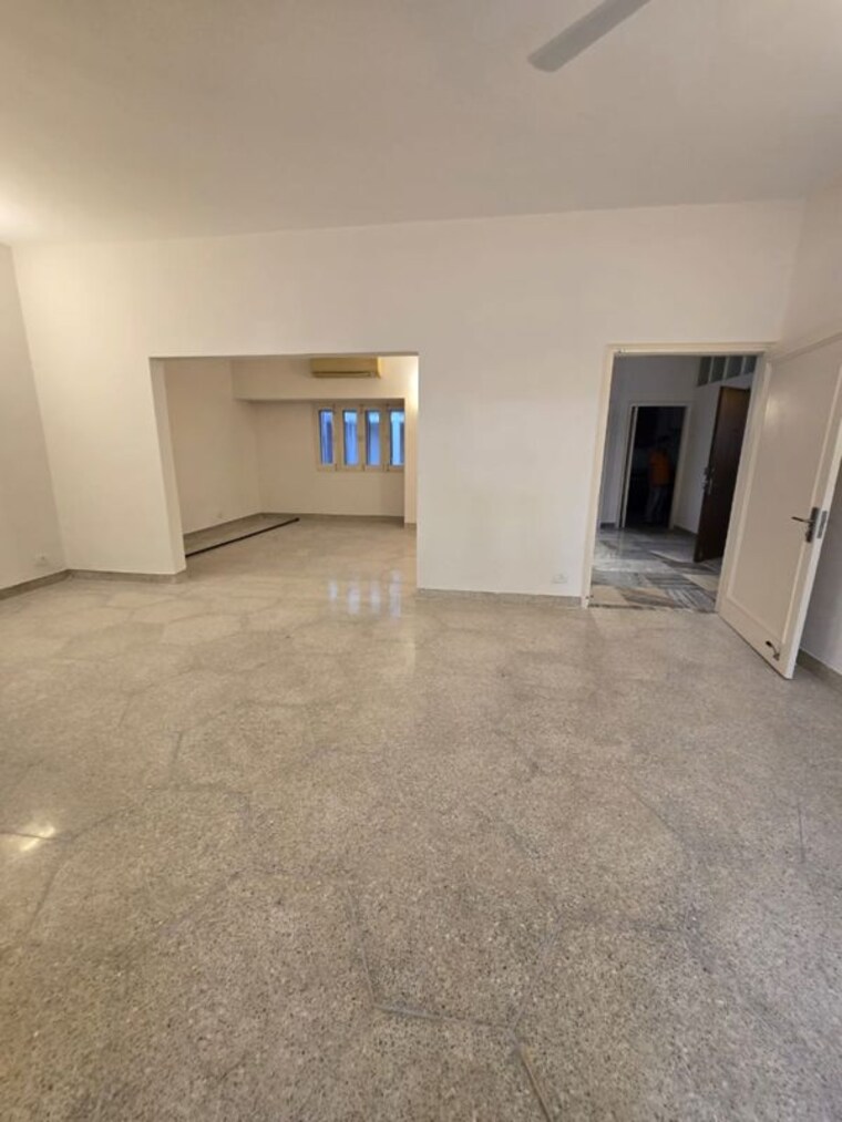 Room, greater kailash i 4 Bedroom 500 Sq.Yd. Builder Floor In Greater Kailash I Delhi 10043420