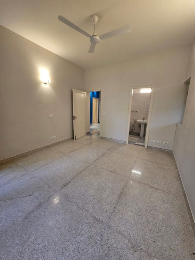 Room, greater kailash i 4 Bedroom 500 Sq.Yd. Builder Floor In Greater Kailash I Delhi 10043420