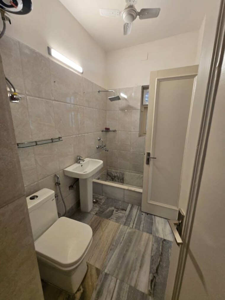 Bathroom, greater kailash i 4 Bedroom 500 Sq.Yd. Builder Floor In Greater Kailash I Delhi 10043420