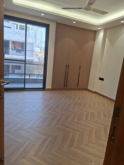 3 BHK + Servant Room Builder Floor For Rent in South Extension II