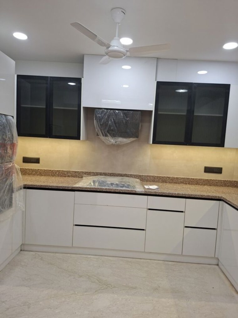 Kitchen, south extension ii 3 Bedroom 200 Sq.Yd. Builder Floor In South Extension ii Delhi 10043424