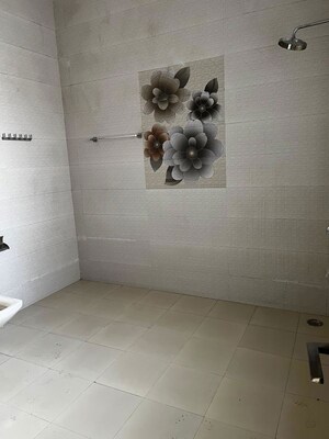 Parking in 2 BHK Builder Floor at The Grand, Sector 52 – for Rent