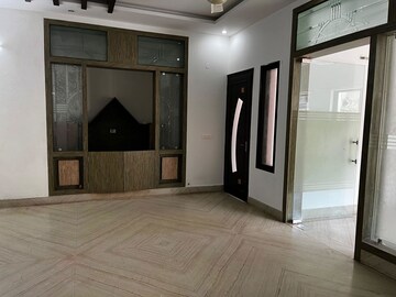 Room in 2 BHK Builder Floor at The Grand, Sector 52 – for Rent