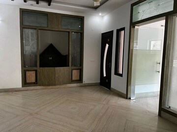 Room in 2 BHK Builder Floor at The Grand, Sector 52 – for Rent